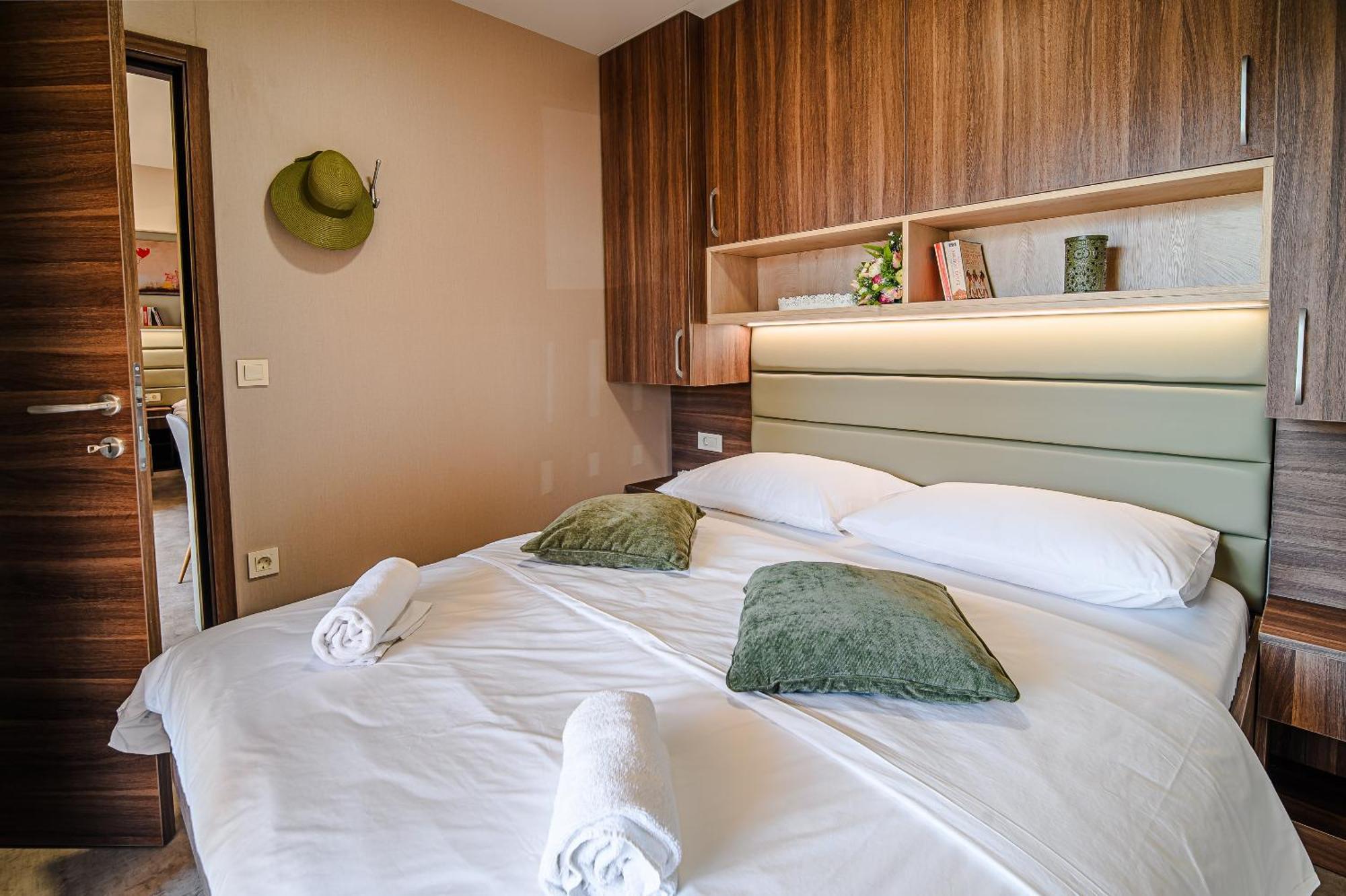 Premium Mobile Homes With Thermal Riviera Tickets チャテジ・オプ・サヴィ 部屋 写真